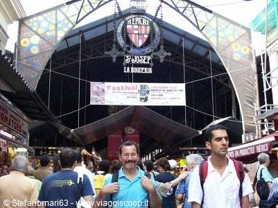 Davanti il mercato della Boqueria