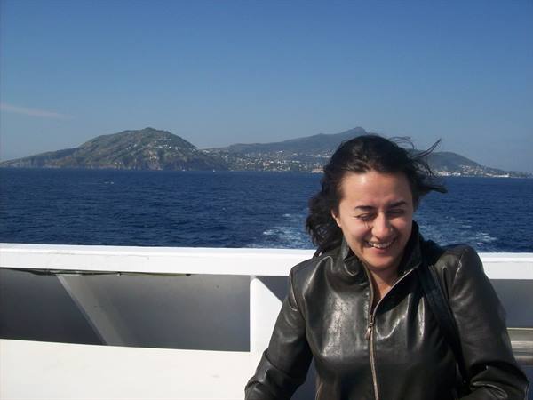 Rossana sul traghetto da Ischia a Napoli