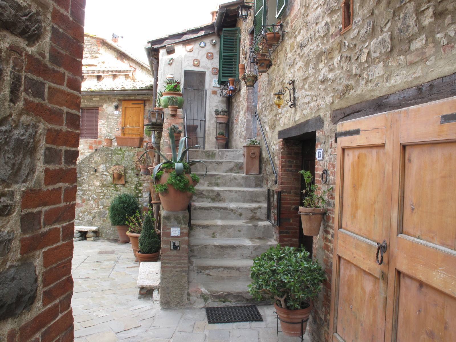 il borgo di San Gusmè