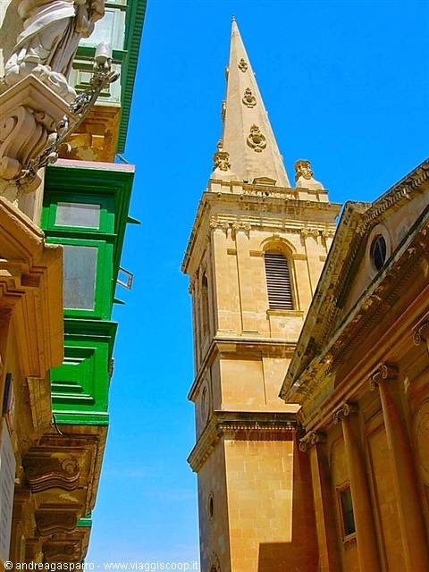 Balconi e chiesa