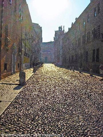 Strada per il museo