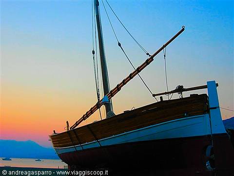 Barca sull'arenile