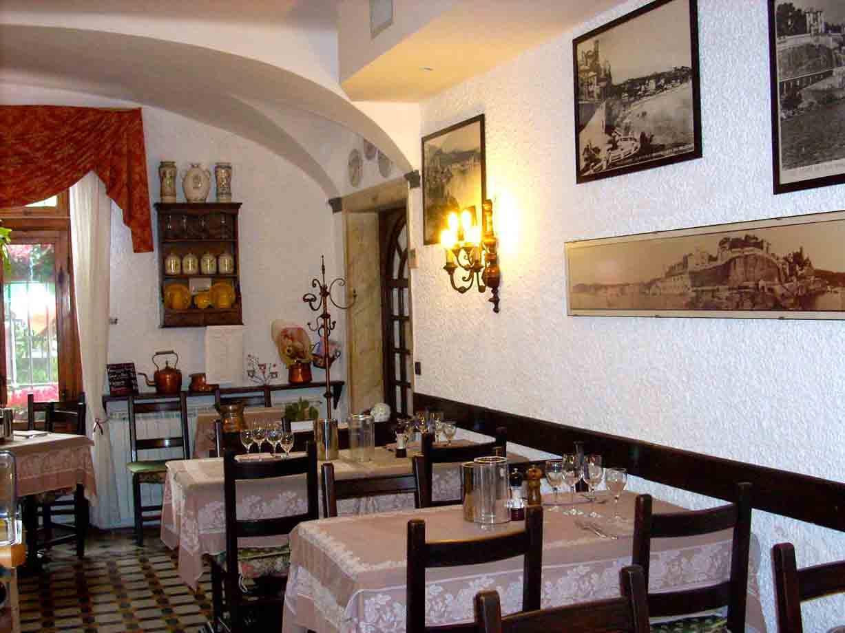 Nelle sale del Ristorante Mosè di Celle Ligure