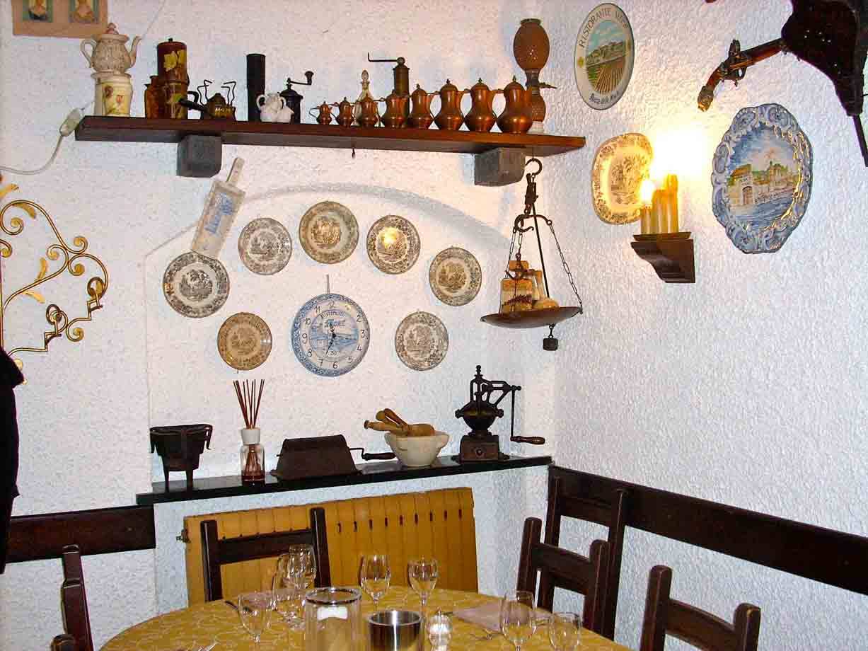 Nelle sale del Ristorante Mosè di Celle Ligure