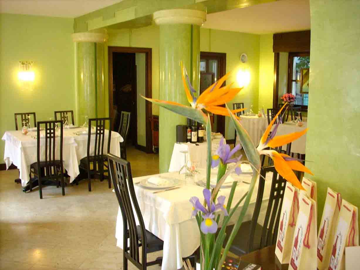 Nelle sale del Ristorante Quintilio di Altare