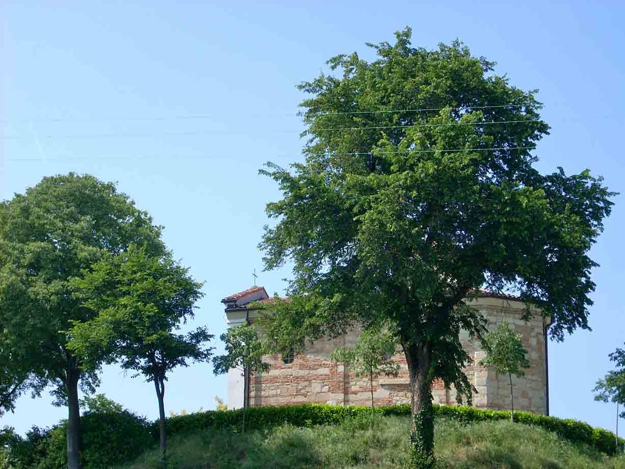 La chiesetta romanica di San Pietro