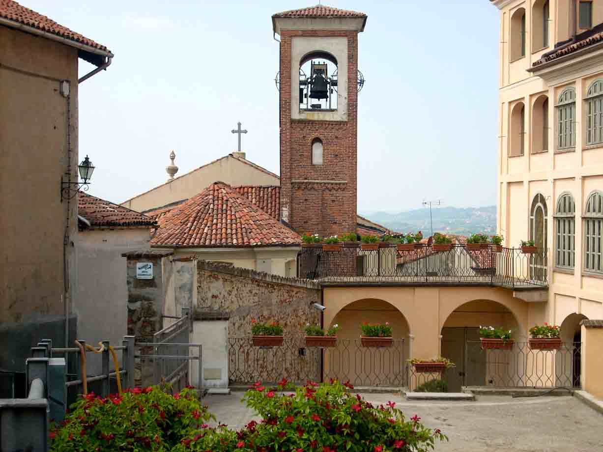 Veduta del centro storico e della Villa Vidua