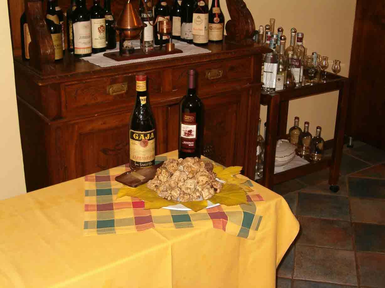 Nelle sale del Ristorante Le Terre Rosse di Conzano