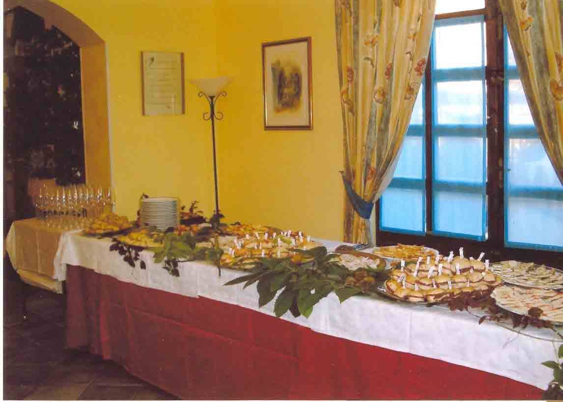 Nelle sale del Ristorante Le Terre Rosse di Conzano