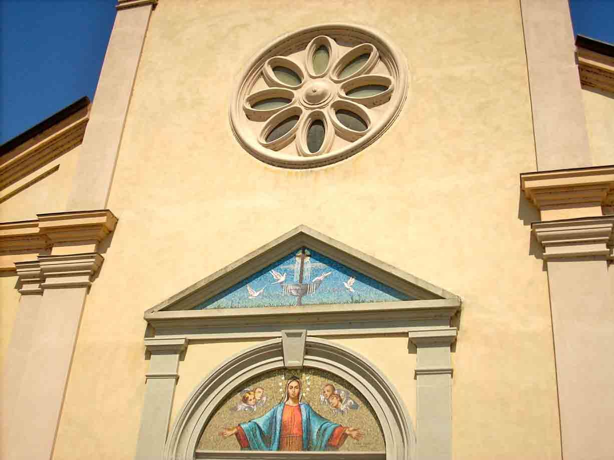 La facciata della Chiesa Parrocchiale