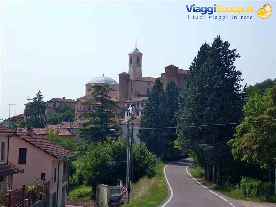 Arrivando a Montegrosso d'Asti