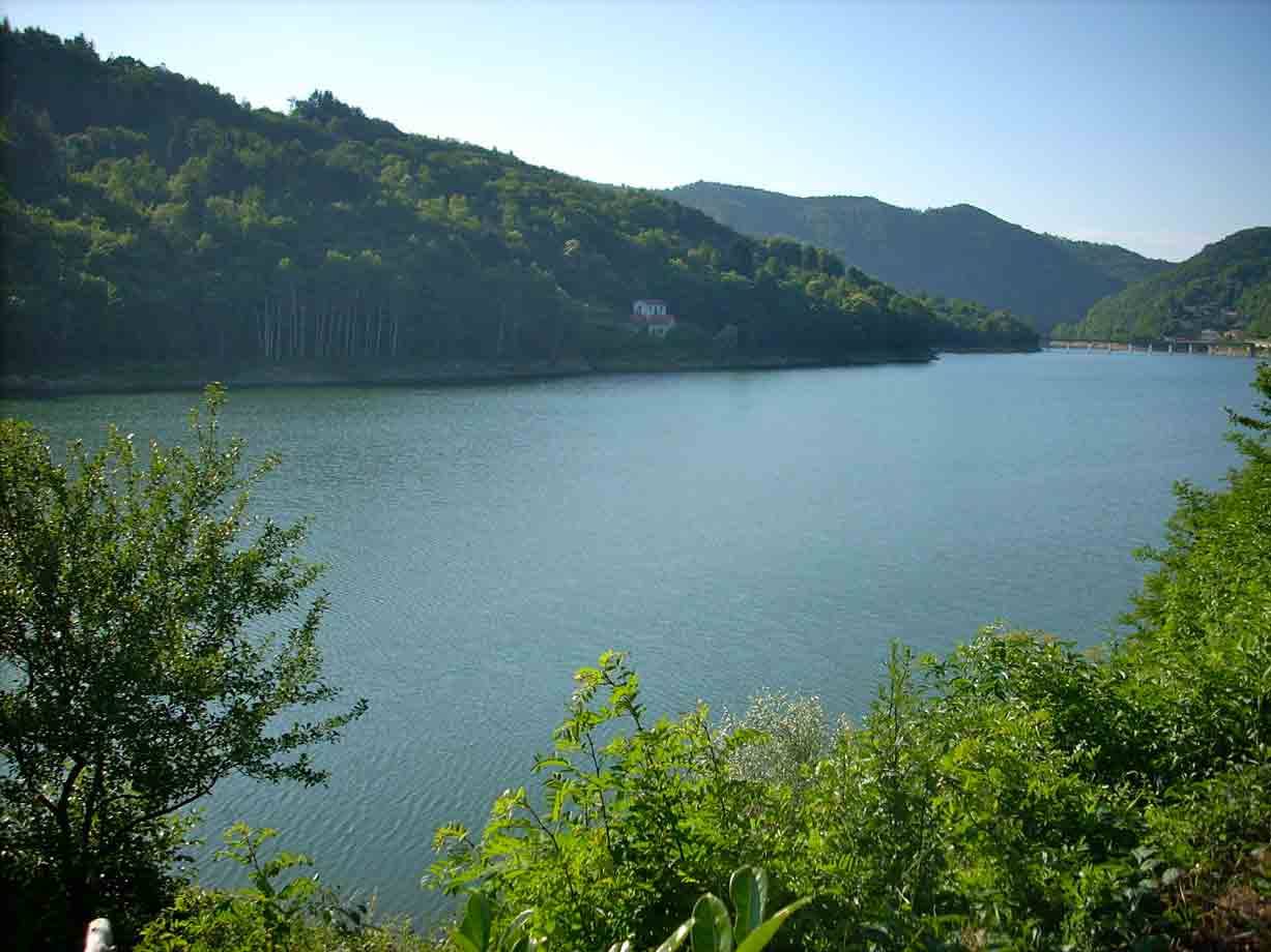Veduta del Lago di Osiglia