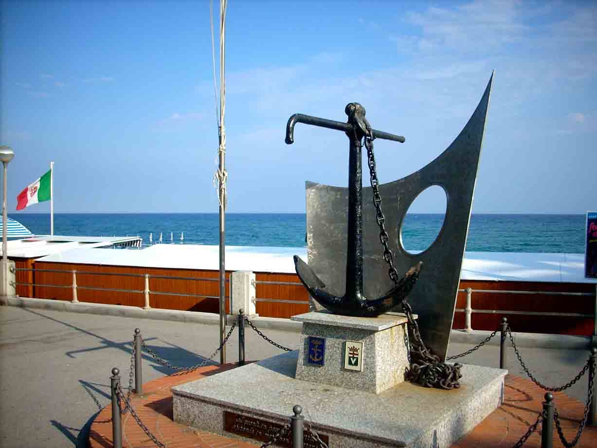 Sul Lungomare di Varazze