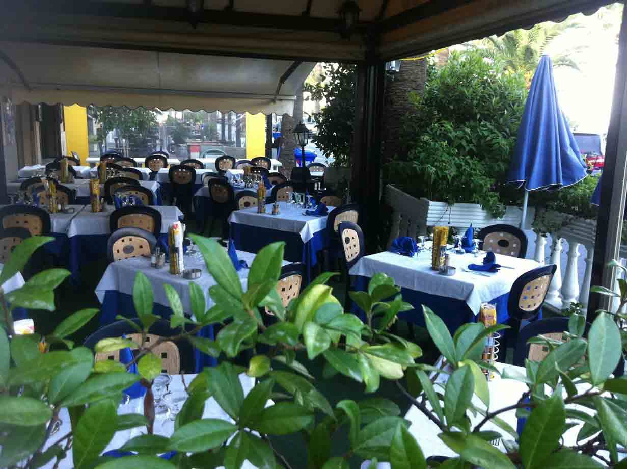 Il dehor del Ristorante Lo Scoglio di Pietra Ligure