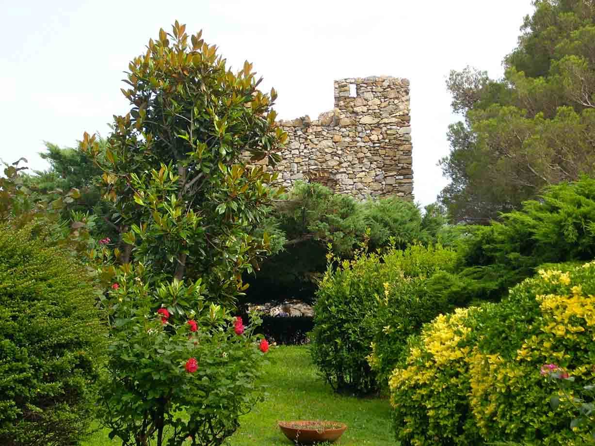 Veduta di un'antica torre