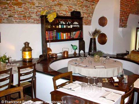 Nella sala del Ristorante Matama' di Loano