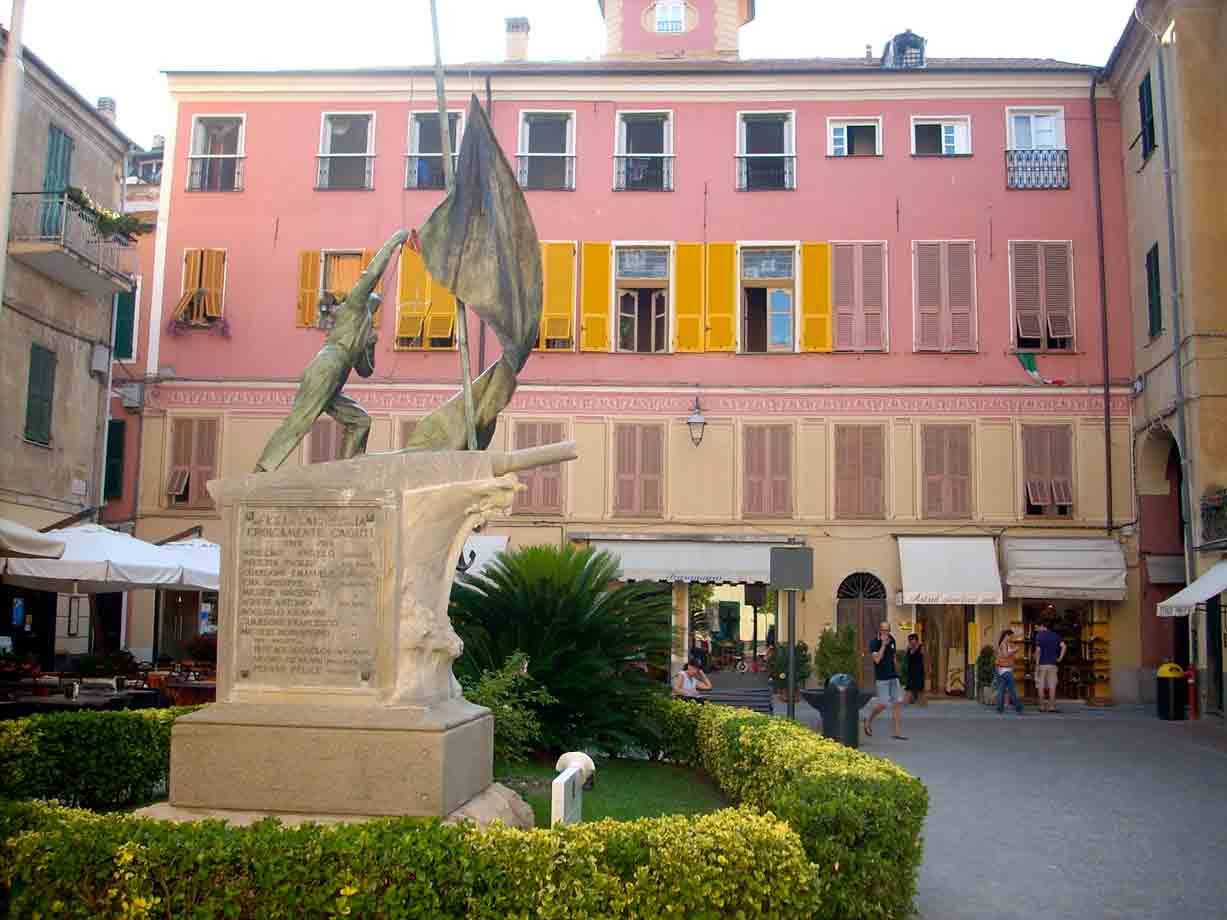 Nel centro storico di Laigueglia