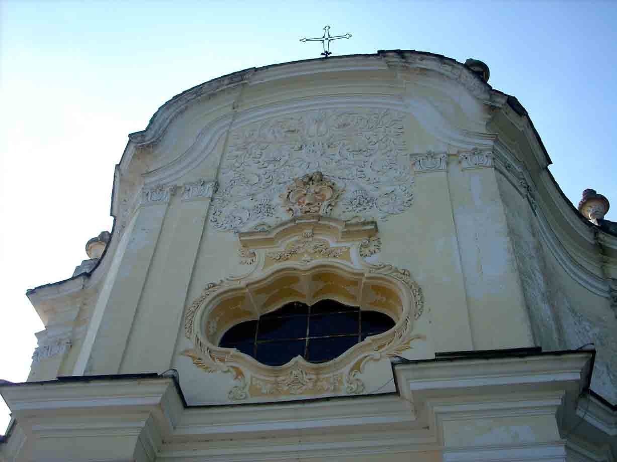 Facciata della chiesa parrocchiale