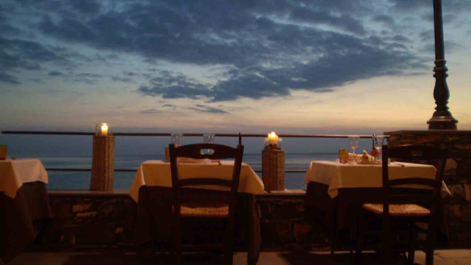 Il tramonto, visto dai tavoli dell'Ostaia da 'O Sigù