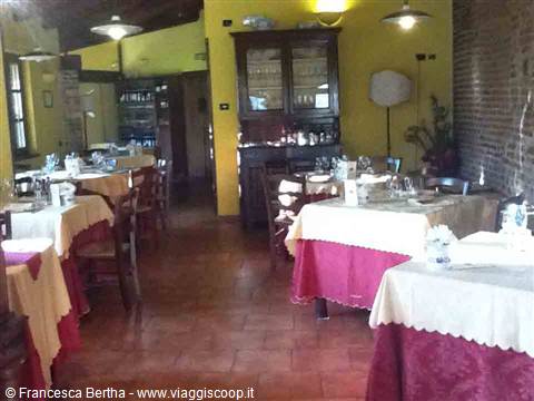 Presso la sala del ristorante del Mulino del Casale