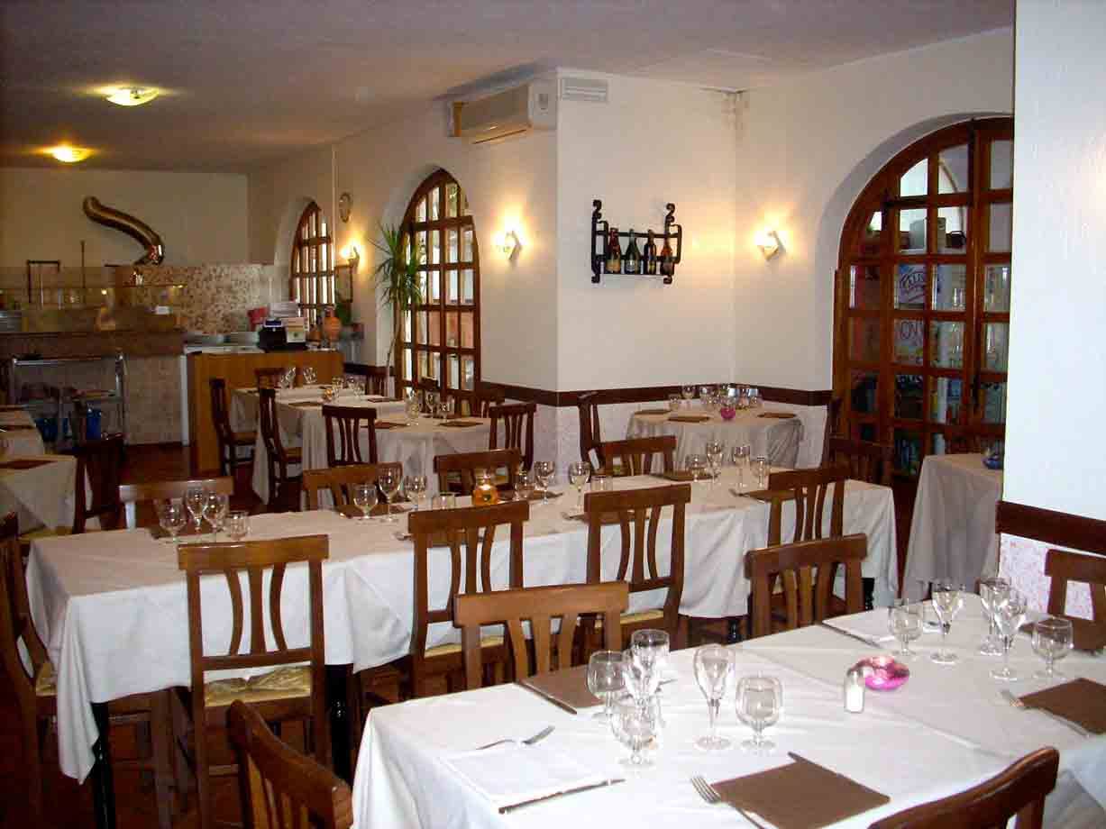 Nella sala del Ristorante Pizzeria Le Querce
