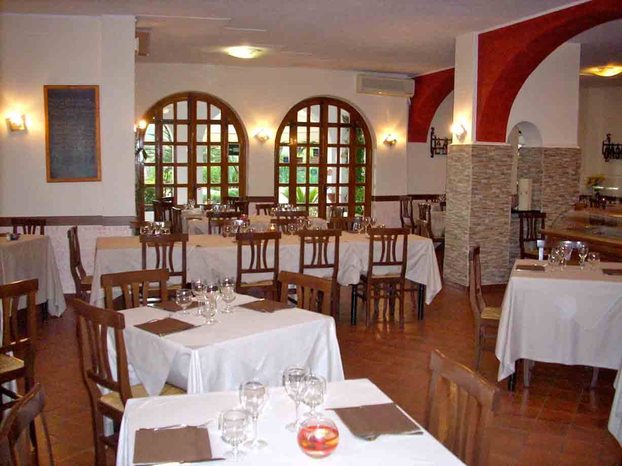 Nella sala del Ristorante Pizzeria Le Querce