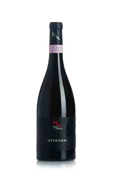 Il vino Ottotori, dell'azienda Forti del Vento