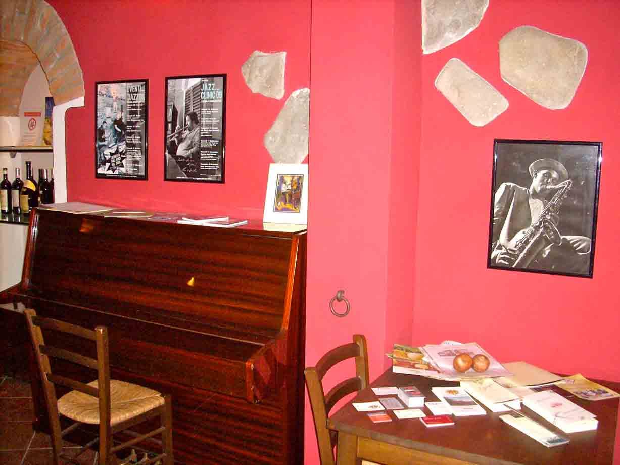 Presso l'Osteria Eneo, dove il jazz è di casa