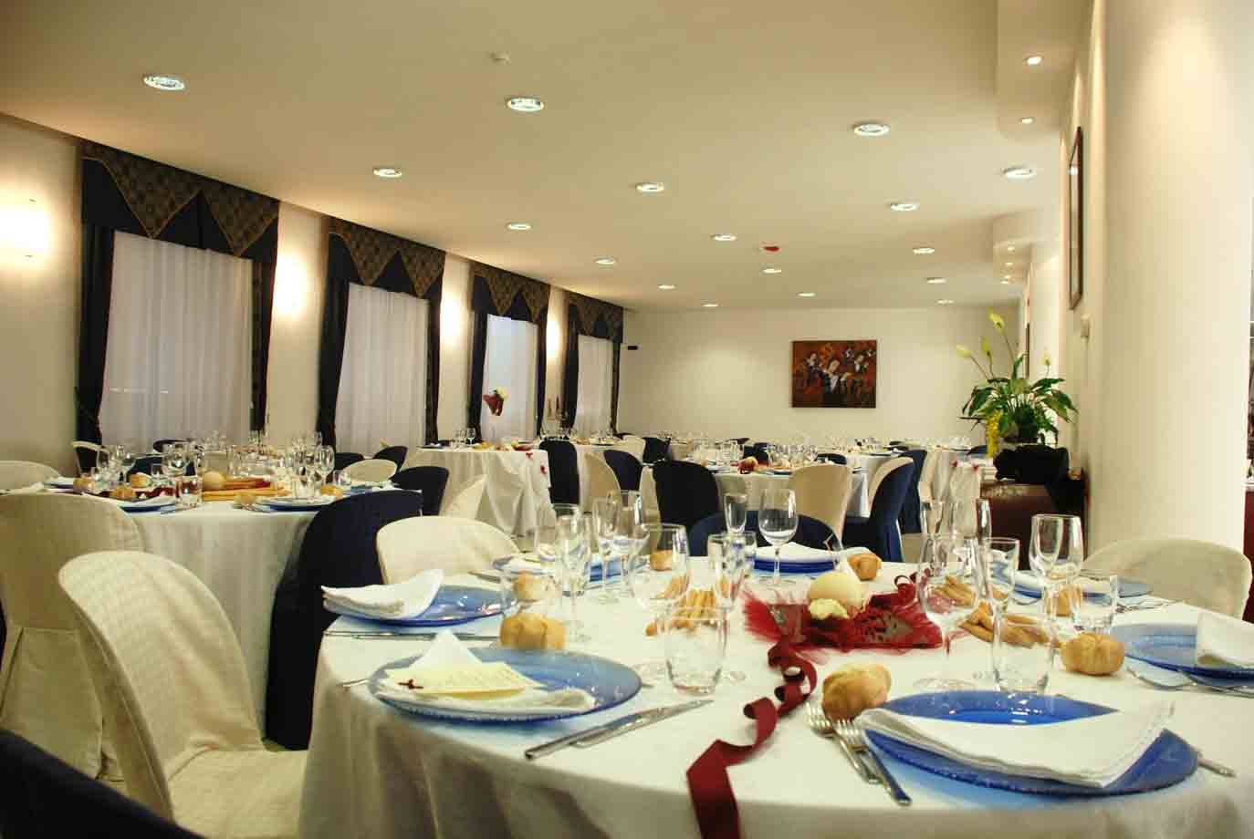 Nella sala del Ristorante Massimo, presso Hotel Resort Il Convento