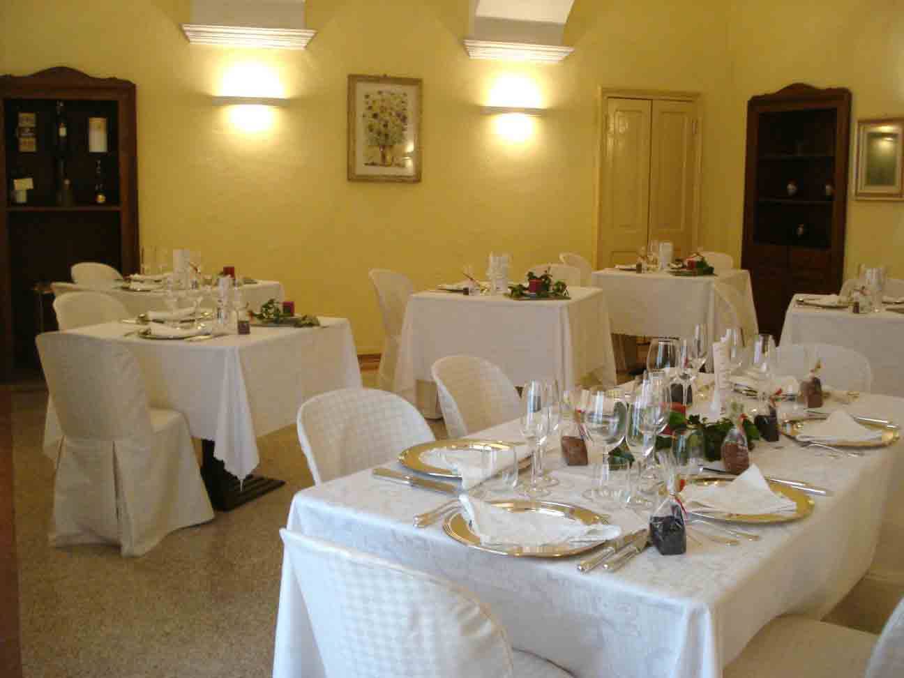 Nella sala del Ristorante Massimo, presso Hotel Resort Il Convento