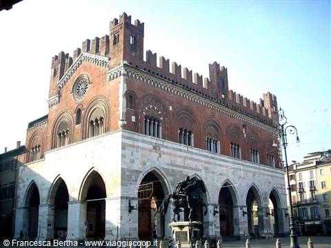 Il Gotico, sede del Comune