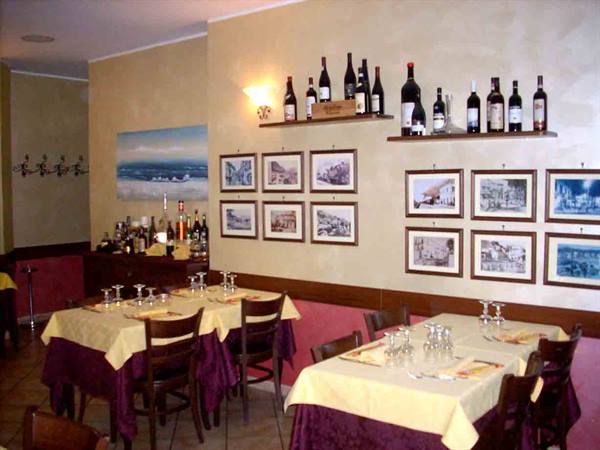 Presso la sala del Ristorante Happy Moments