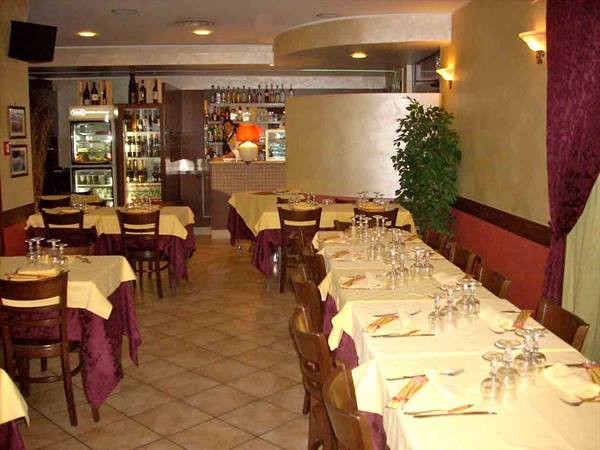 Presso la sala del Ristorante Happy Moments