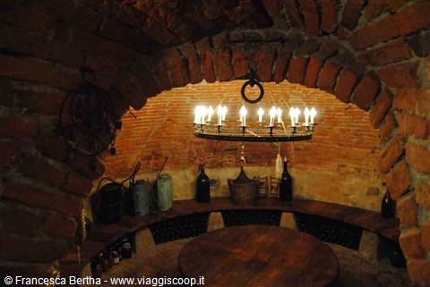 Nella suggestiva cantina del Ristorante Cantine del Gavi