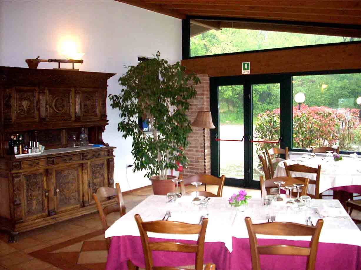 Presso i tavoli della Locanda dell'Arzente