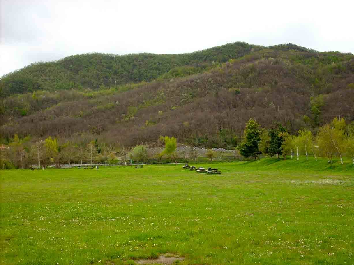L'ampia area verde attrezzata a Casella