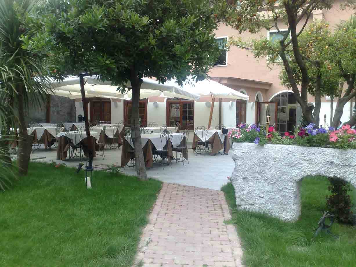 Nel giardino del Ristorante Il Sogno di Finale Ligure