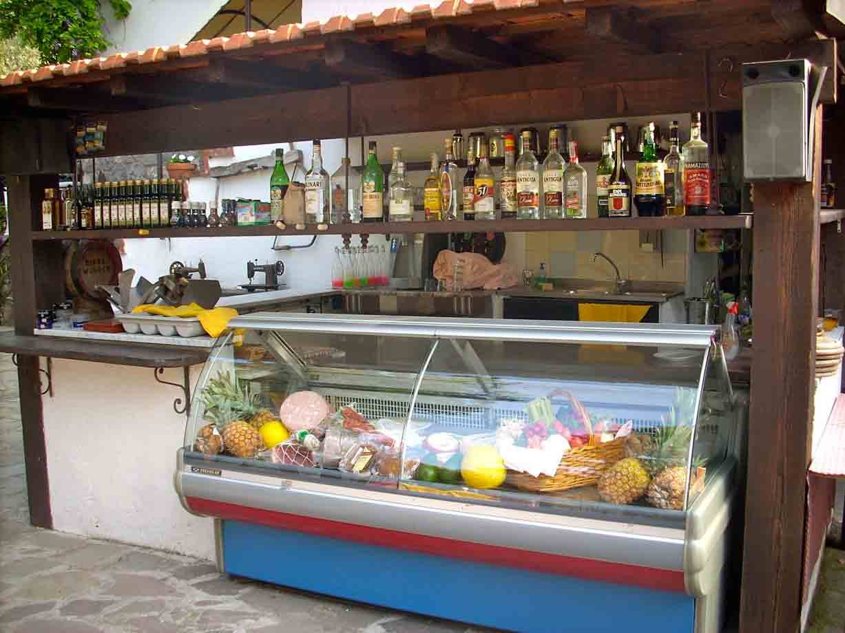 La vetrina e il bar del Ristorante U Rundò