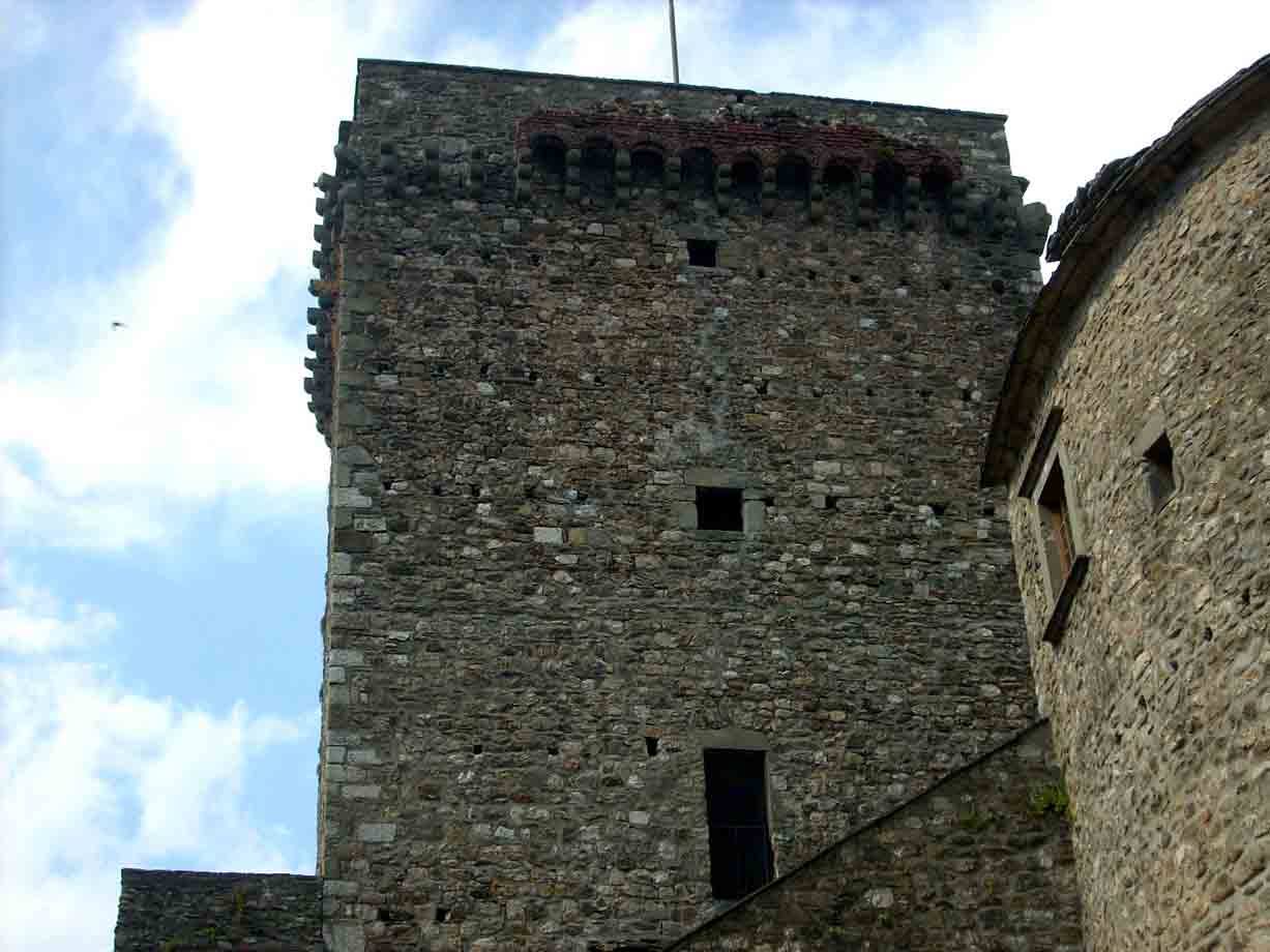 Una delle torri del castello