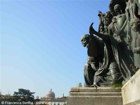 Il monumento di Giuseppe Verdi