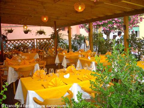 Nell'ampio dehor del Ristorante Perballe