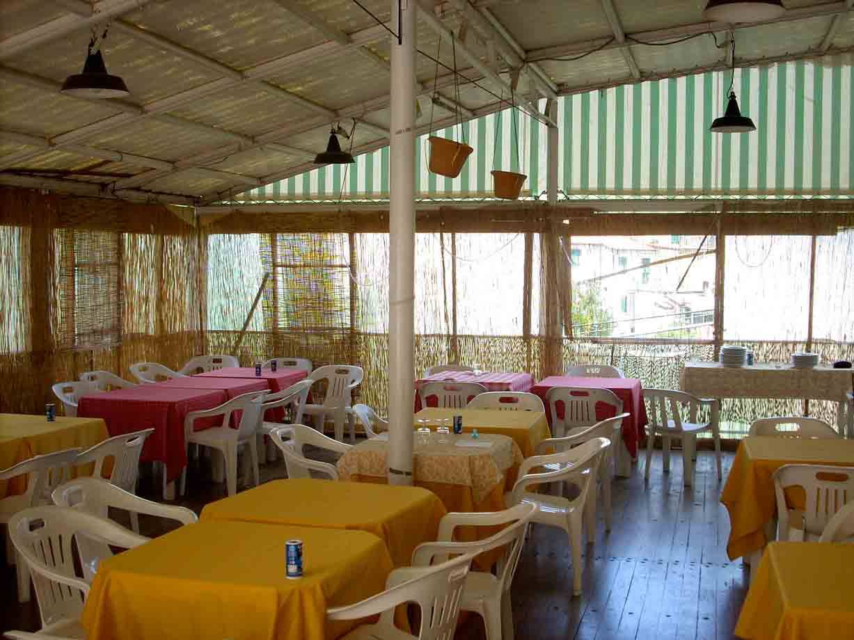L'ampio dehor della Trattoria Marchi