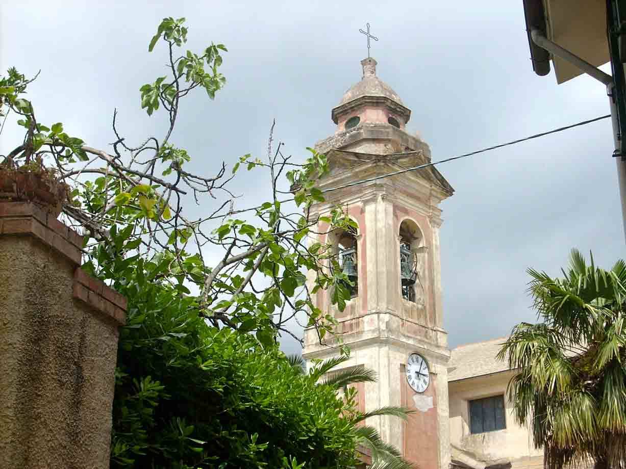 Il campanile della Parrocchiale in centro