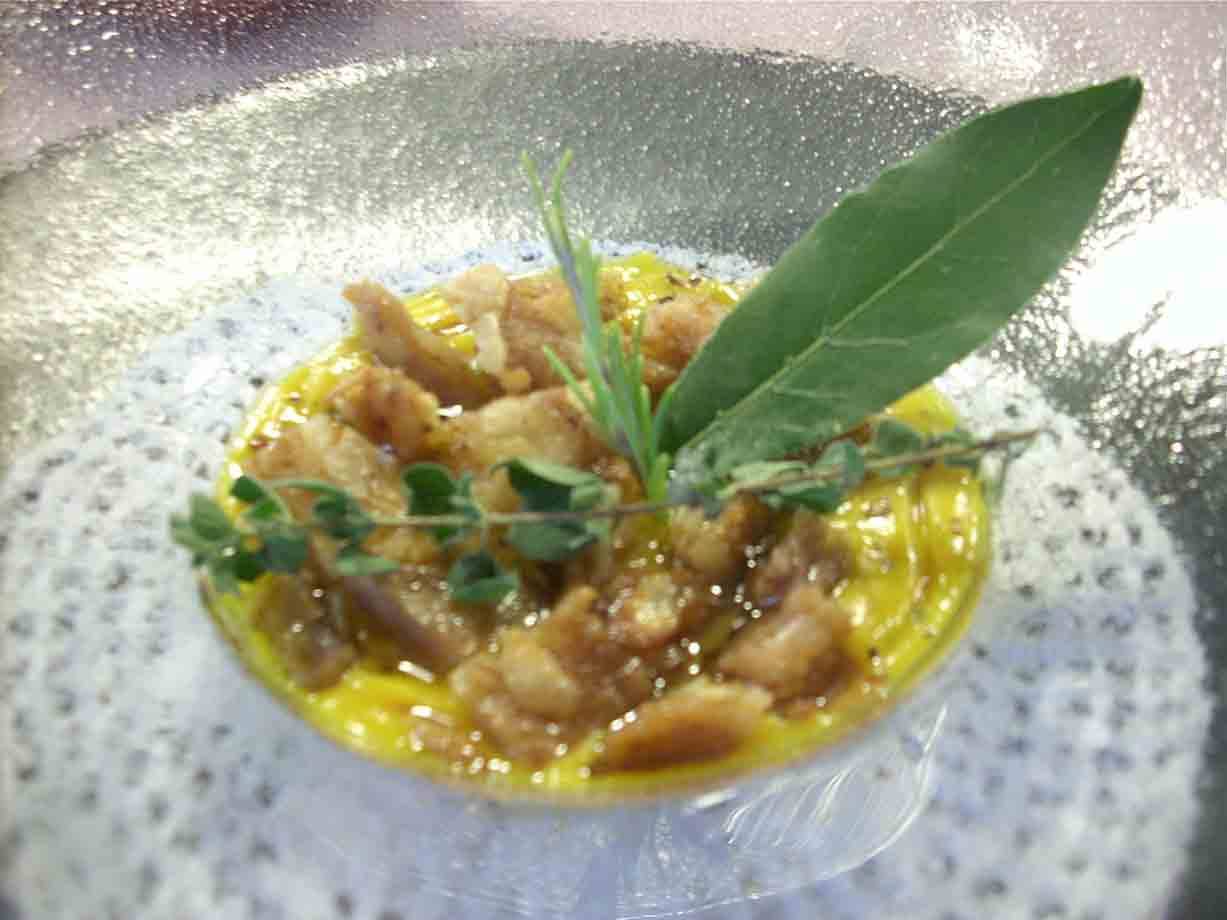 Osteria della Corte: Vellutata di zucca con calamari in panatura di mandorle