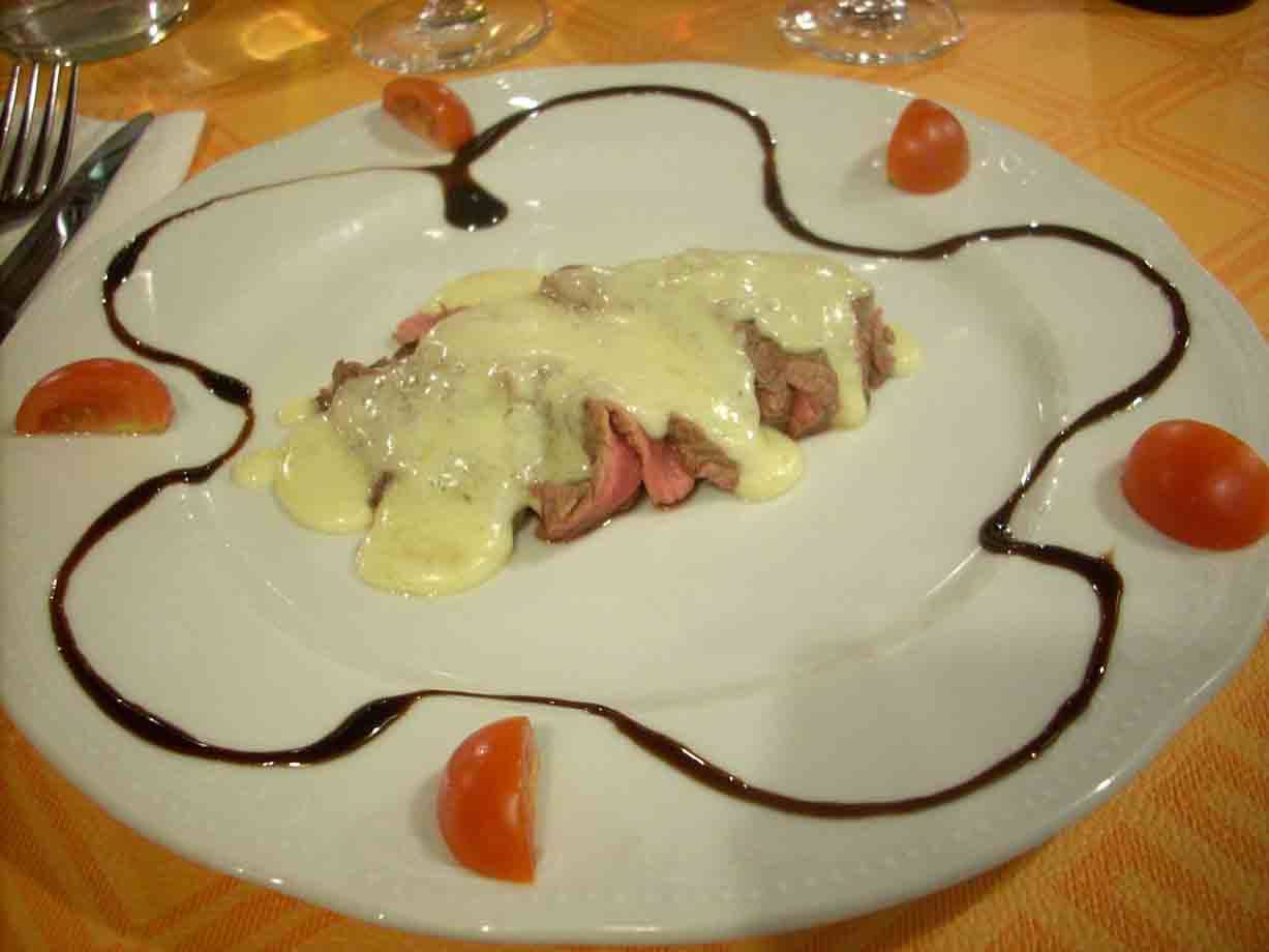 Prelibatezze del Ristorante Pizzeria Italia di Lerma: la tagliata