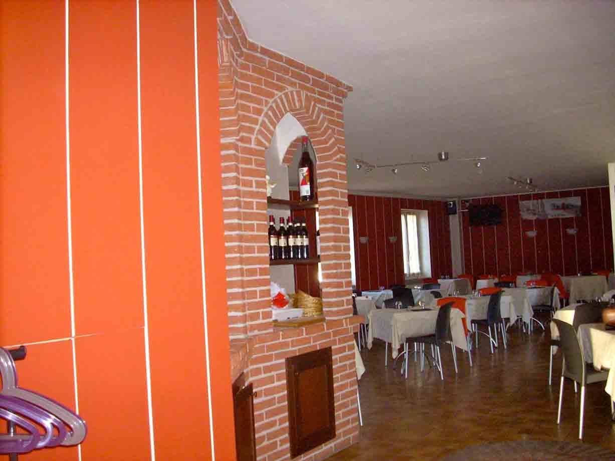 Nella sala del Ristorante Pizzeria Tira e Molla