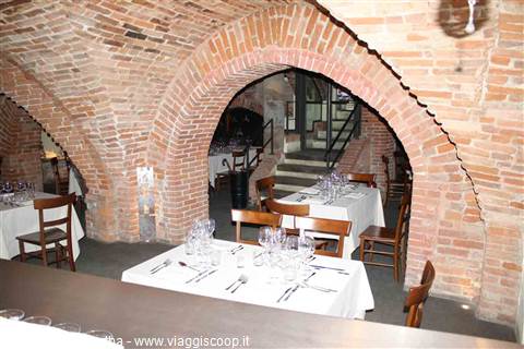 Nelle sale dell'Osteria Vineria Cantine Bonaparte