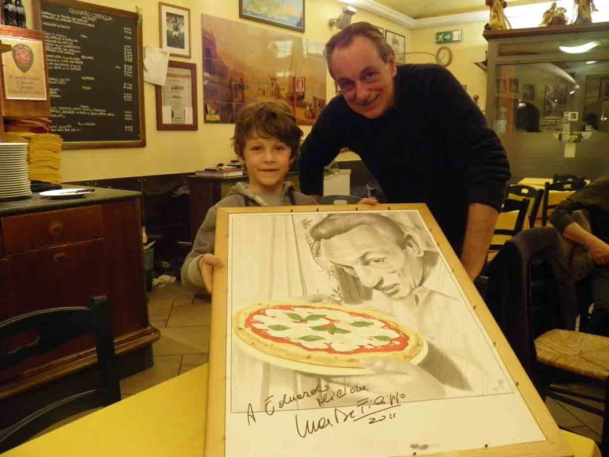 Luca De Filippo, figlio di Eduardo De Filippo, con il figlio del titolare, Eduardo