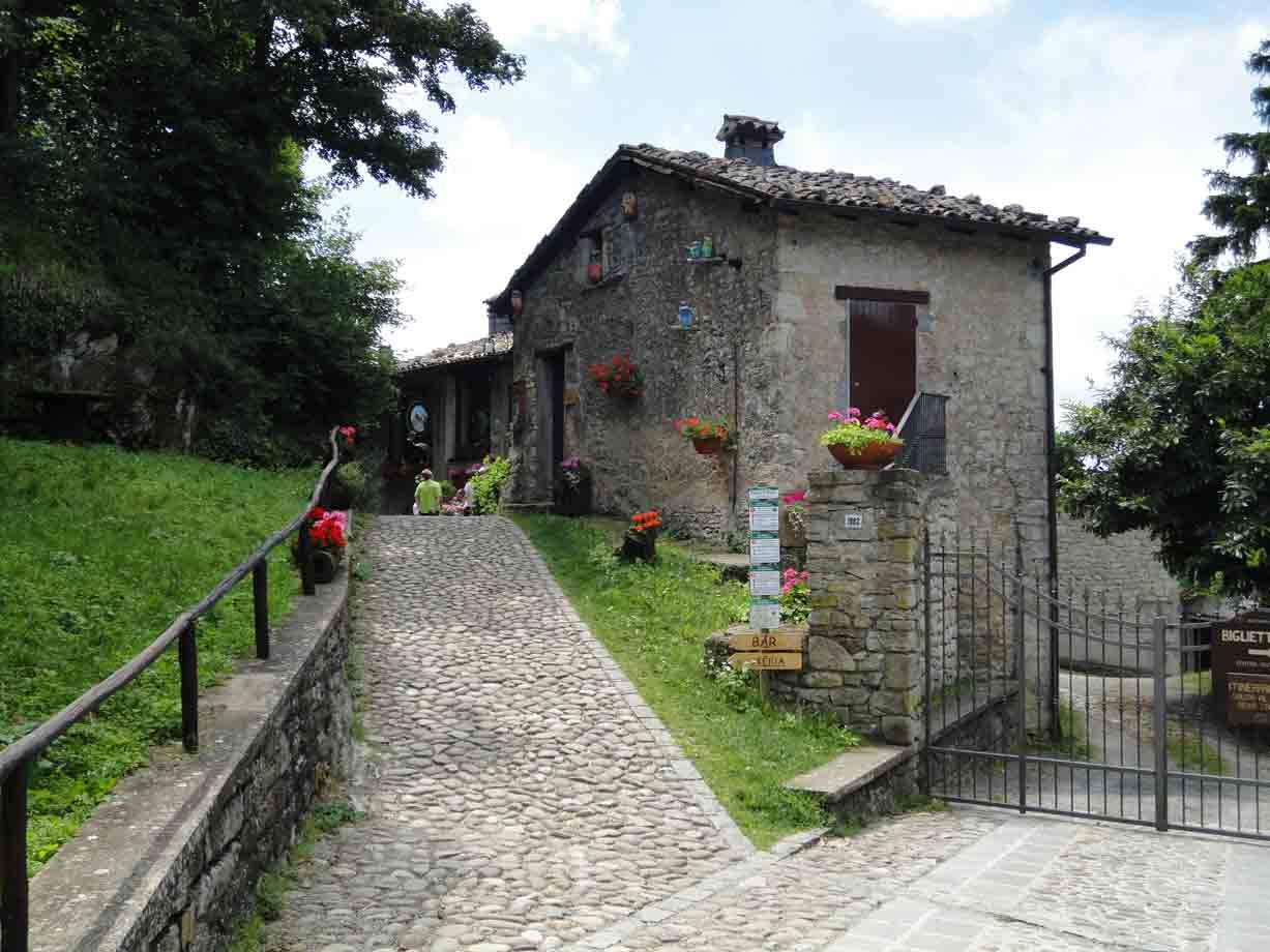 Passeggiata a Roccamalatina