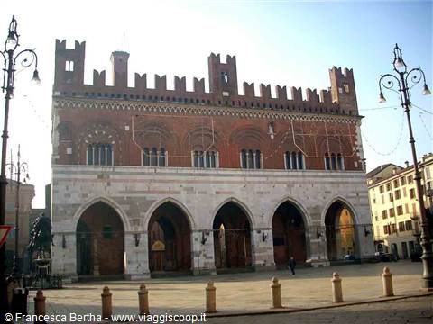 Il Gotico, sede del Comune